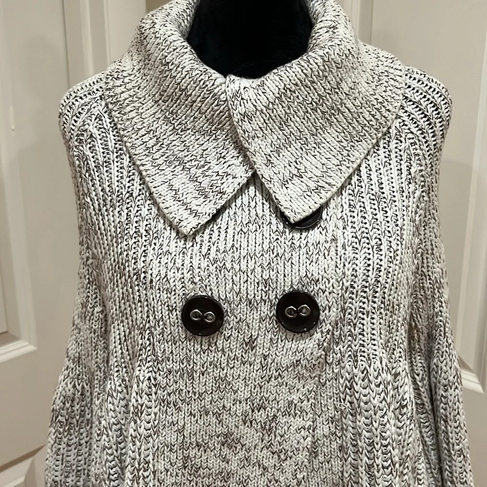 Cache, woman’s, M, button down front, cardigan. Excellent condition. - Picture 2 of 4